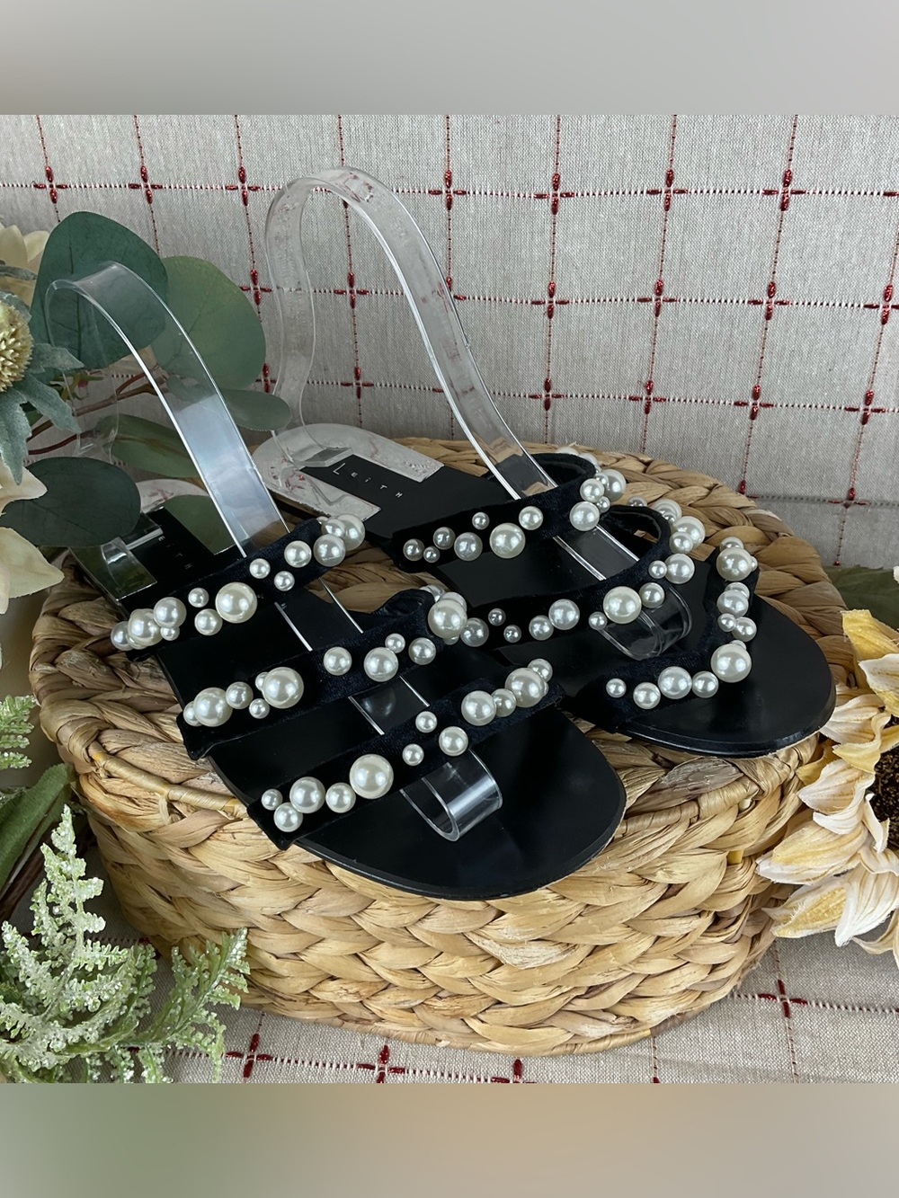 LEITH “Stunner” Black Velvet & Pearl Slide Sandals Womens Sz 10 PreLoved Beauty